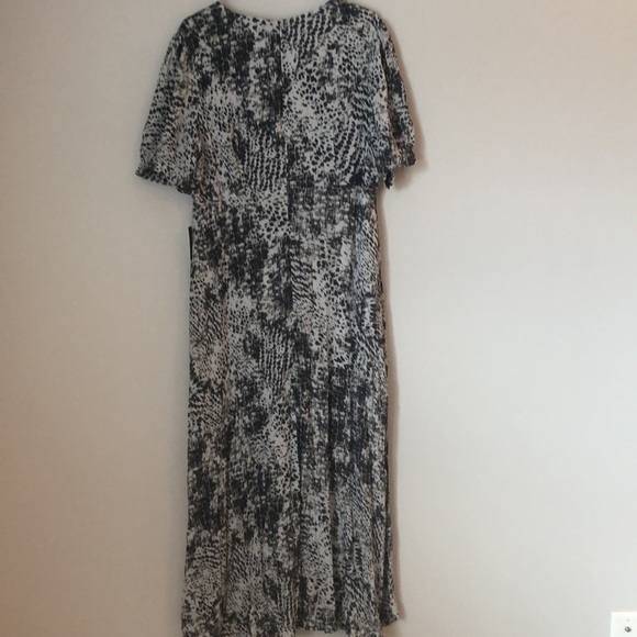 NWT Express Dress High-Lo SZ L V Neck Short Sleeve Blue/Gray/White Flowy - Picture 9 of 15